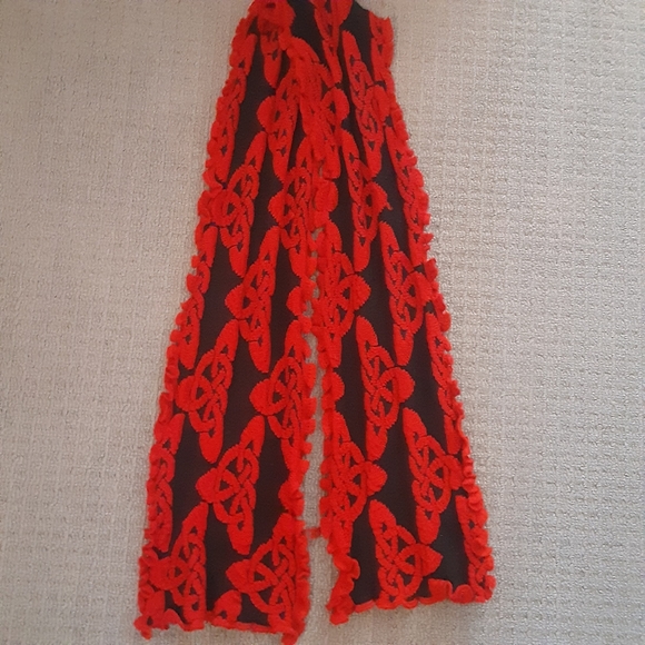 Irish Celtic Knot Scarf- Red/ Black- Kells Brand - Picture 3 of 7